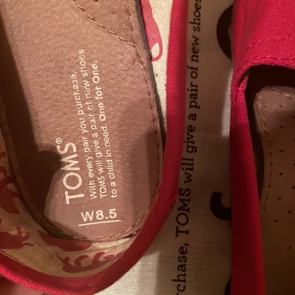 Toms - Picture 5 of 5